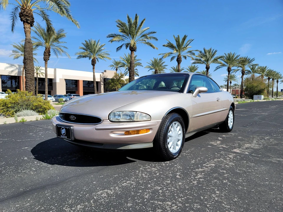 1995 Buick Riviera 8th Gen - Image 7 of 31