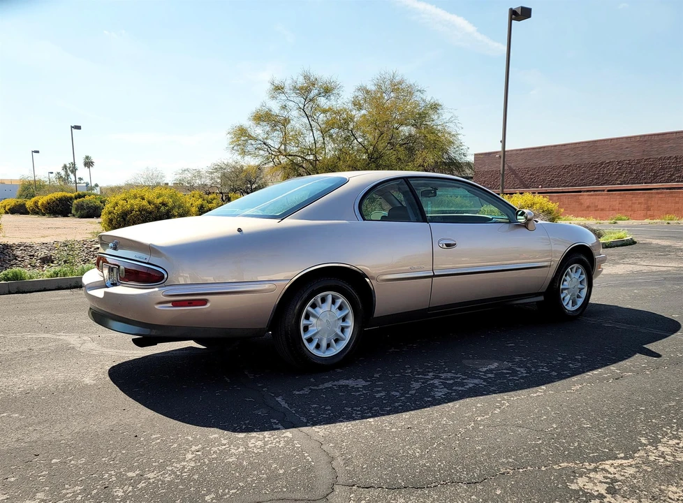 1995 Buick Riviera 8th Gen - Image 13 of 31