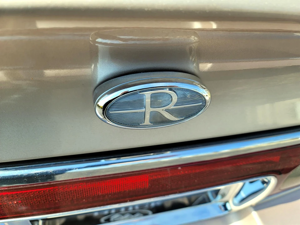 1995 Buick Riviera 8th Gen - Image 24 of 31
