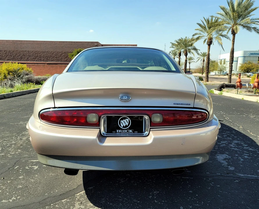 1995 Buick Riviera 8th Gen - Image 11 of 31