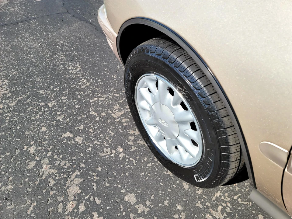 1995 Buick Riviera 8th Gen - Image 29 of 31