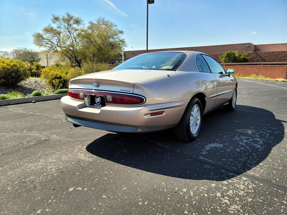 1995 Buick Riviera 8th Gen - Image 12 of 31
