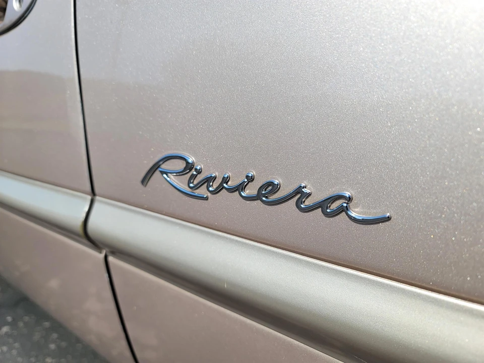 1995 Buick Riviera 8th Gen - Image 20 of 31
