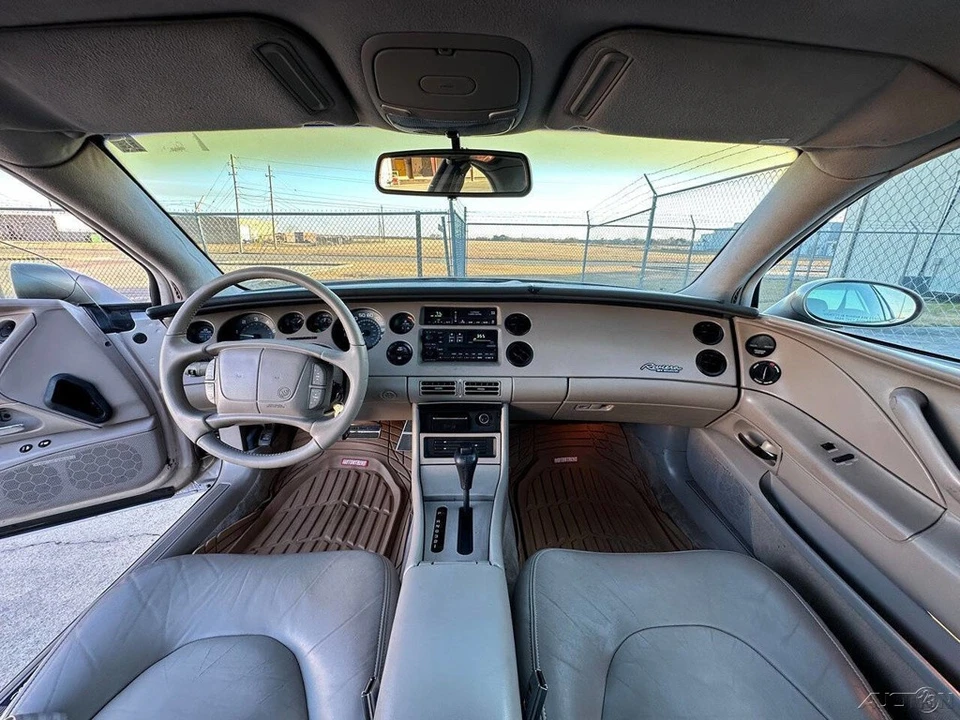 1995 Buick Riviera 8th Gen - Image 10 of 21