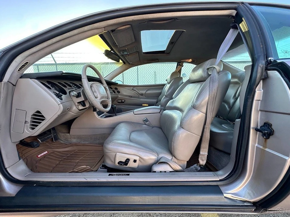 1995 Buick Riviera 8th Gen - Image 8 of 21
