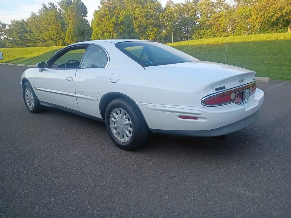 1995 Buick Riviera 8th Gen - Image 6 of 20