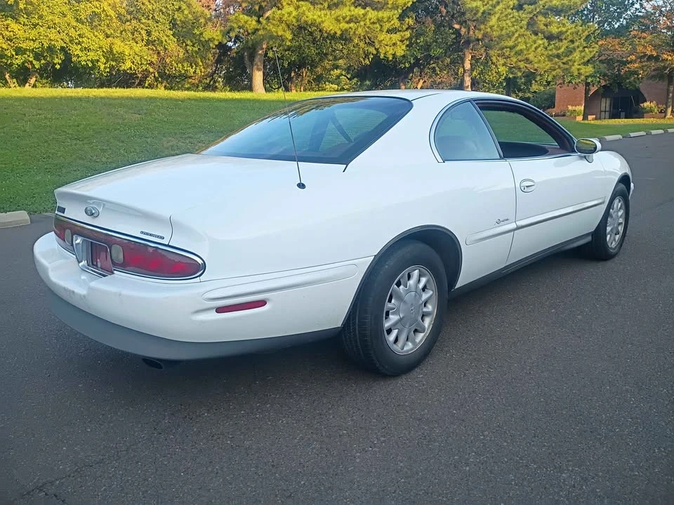 1995 Buick Riviera 8th Gen - Image 3 of 20