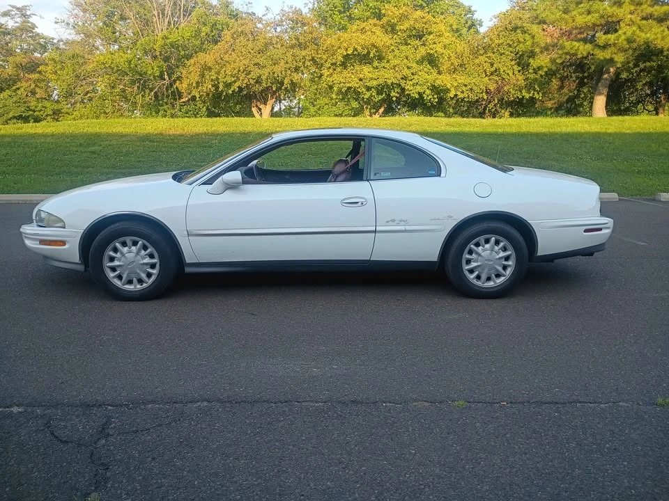 1995 Buick Riviera 8th Gen - Image 5 of 20