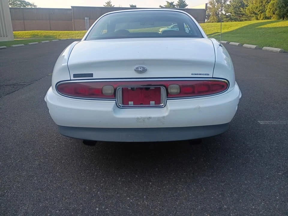 1995 Buick Riviera 8th Gen - Image 8 of 20