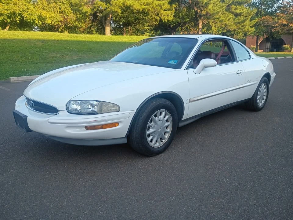 1995 Buick Riviera 8th Gen - Image 4 of 20