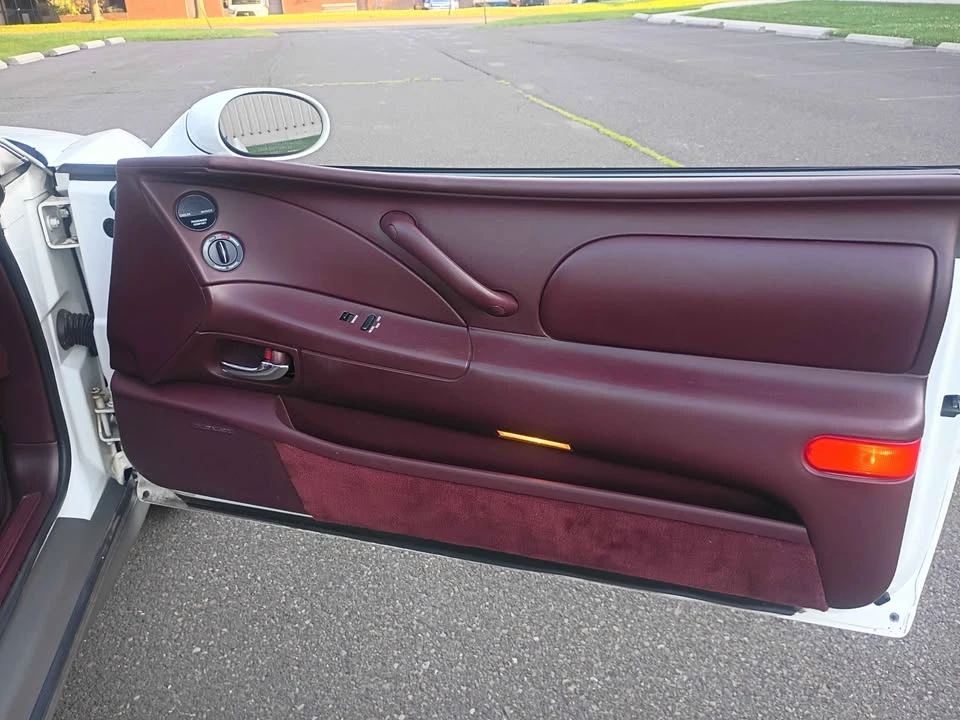 1995 Buick Riviera 8th Gen - Image 17 of 20