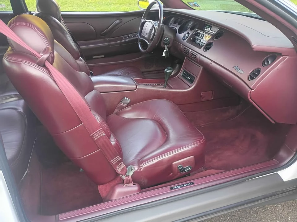 1995 Buick Riviera 8th Gen - Image 11 of 20