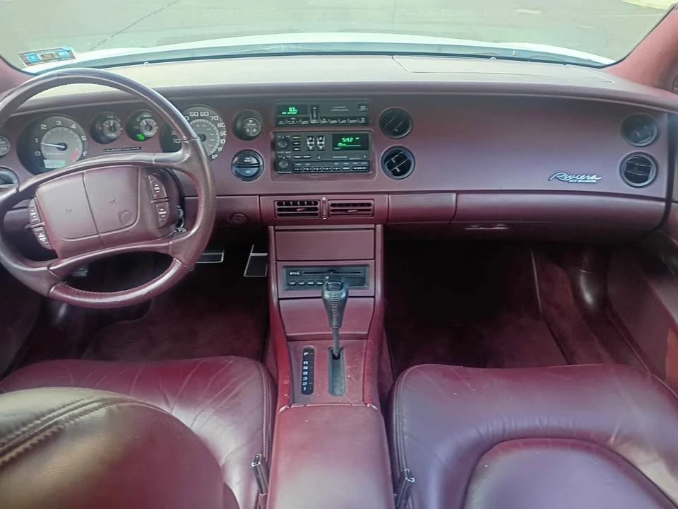 1995 Buick Riviera 8th Gen - Image 12 of 20