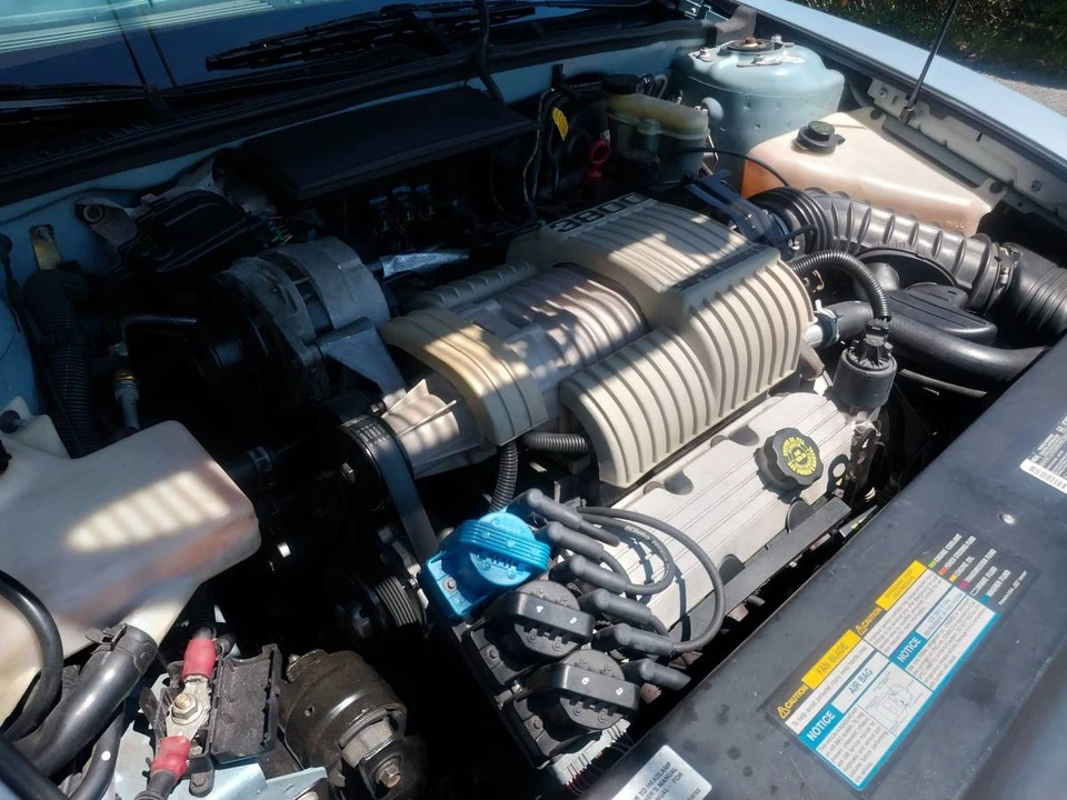 1995 Buick Riviera 8th Gen - Image 3 of 14