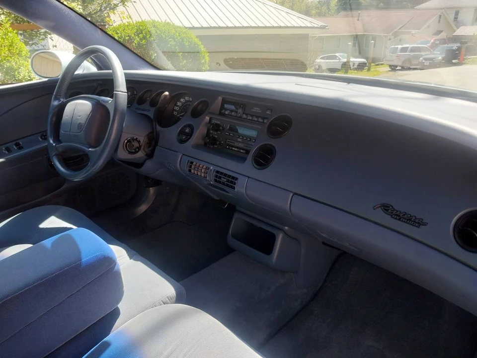 1995 Buick Riviera 8th Gen - Image 7 of 14
