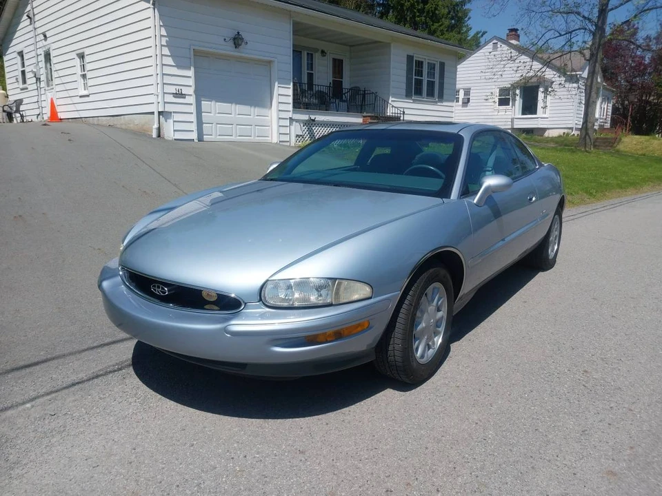 1995 Buick Riviera 8th Gen - Image 4 of 14