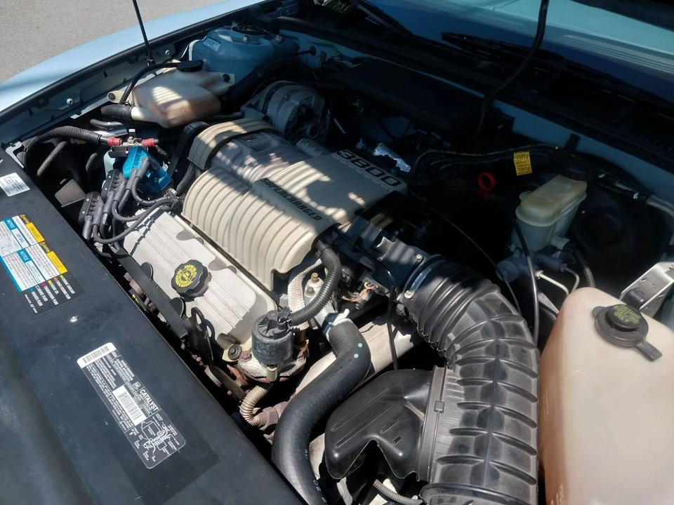 1995 Buick Riviera 8th Gen - Image 2 of 14