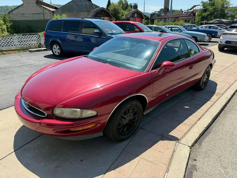 1995 Buick Riviera 8th Gen - Image 3 of 10