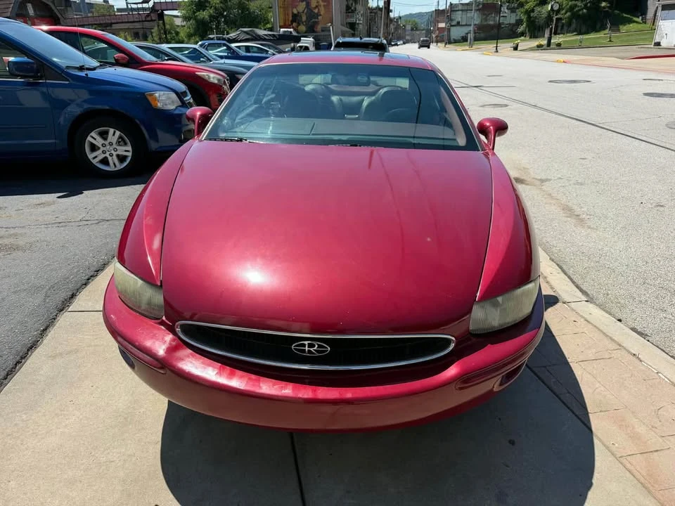 1995 Buick Riviera 8th Gen - Image 2 of 10