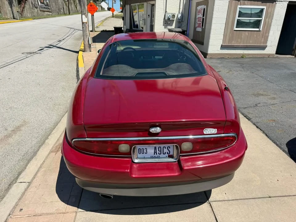1995 Buick Riviera 8th Gen - Image 5 of 10