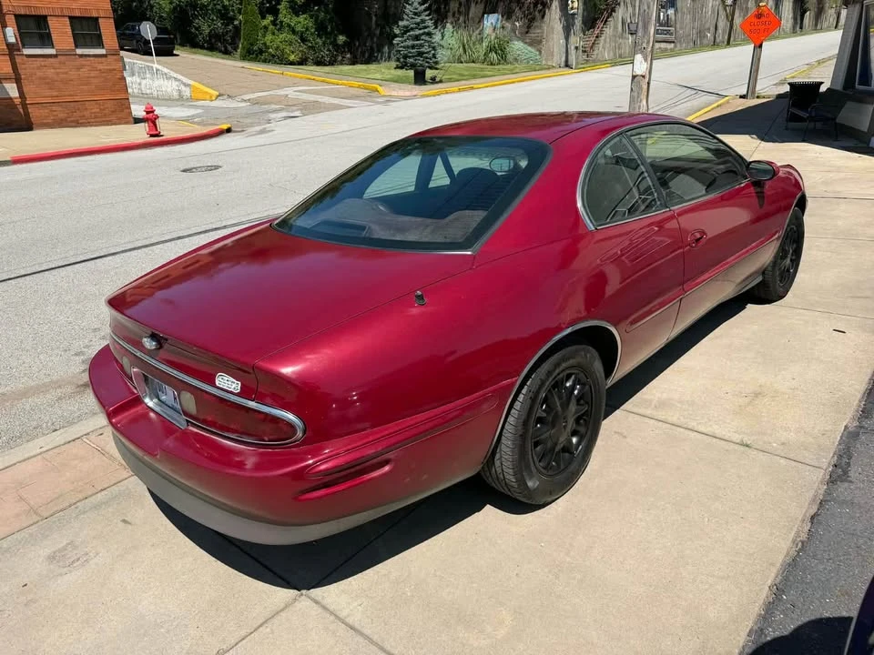1995 Buick Riviera 8th Gen - Image 6 of 10