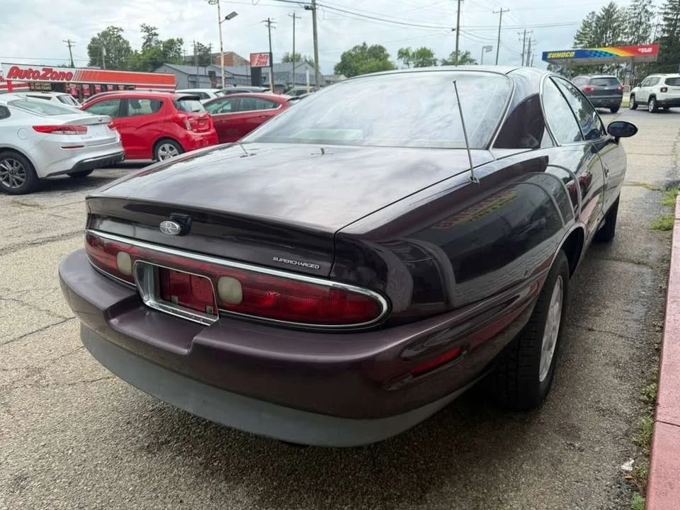 1995 Buick Riviera 8th Gen - Image 4 of 17