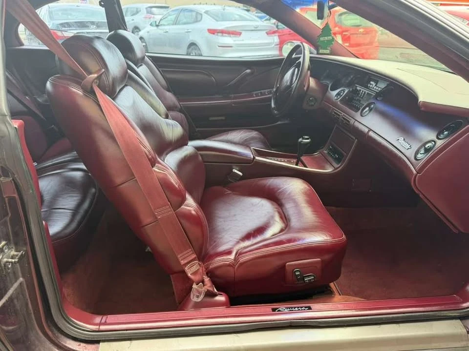 1995 Buick Riviera 8th Gen - Image 12 of 17
