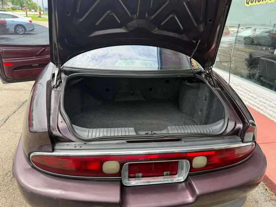 1995 Buick Riviera 8th Gen - Image 7 of 14