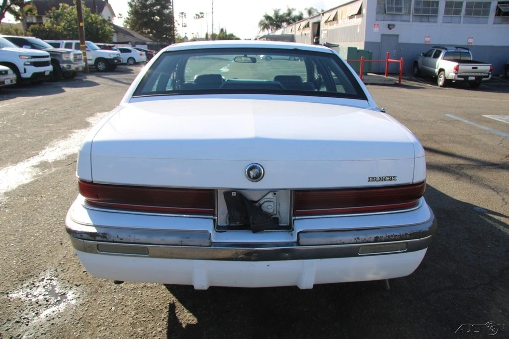 1995 Buick Roadmaster - Image 5 of 21