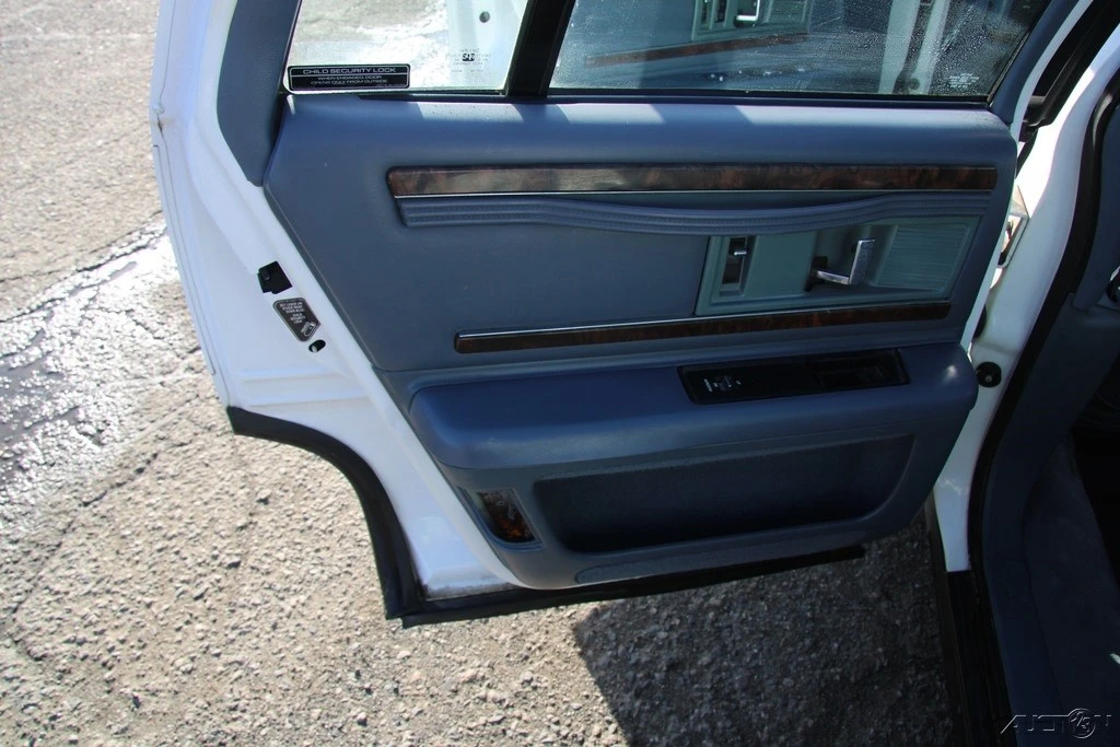 1995 Buick Roadmaster - Image 16 of 21