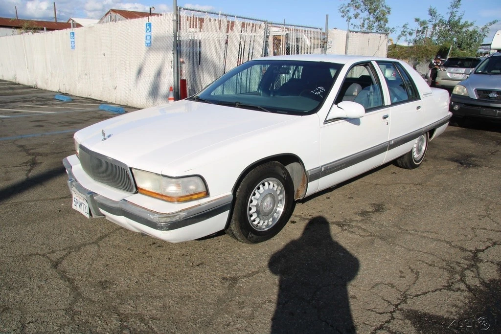 1995 Buick Roadmaster - Image 2 of 21