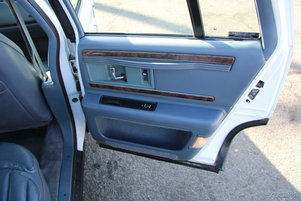 1995 Buick Roadmaster - Image 19 of 21