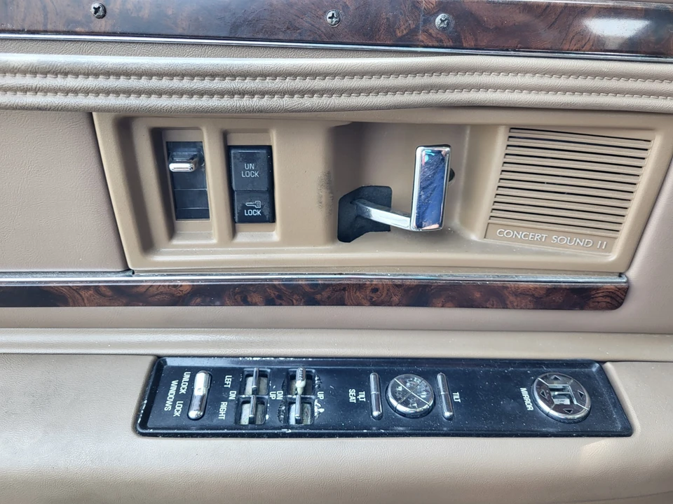 1995 Buick Roadmaster - Image 13 of 18