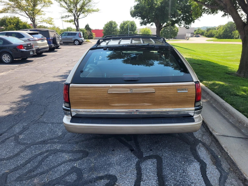 1995 Buick Roadmaster - Image 4 of 18
