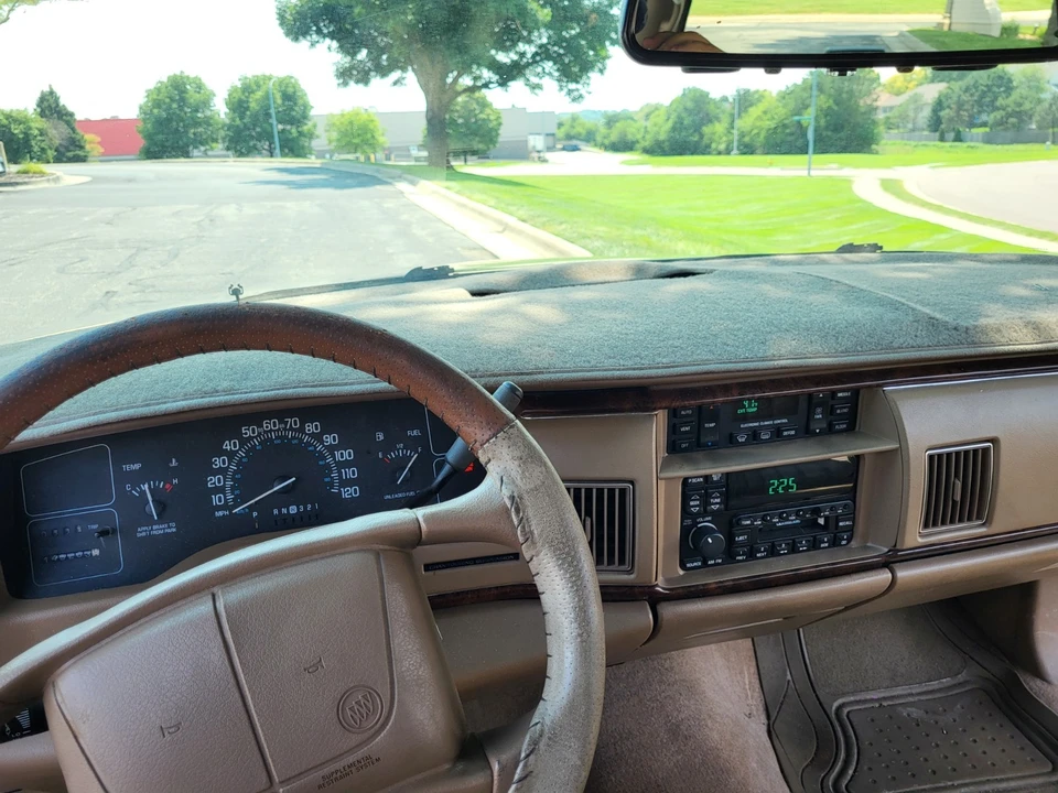 1995 Buick Roadmaster - Image 11 of 18