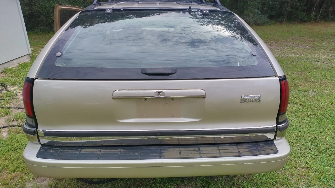 1995 Buick Roadmaster - Image 11 of 31