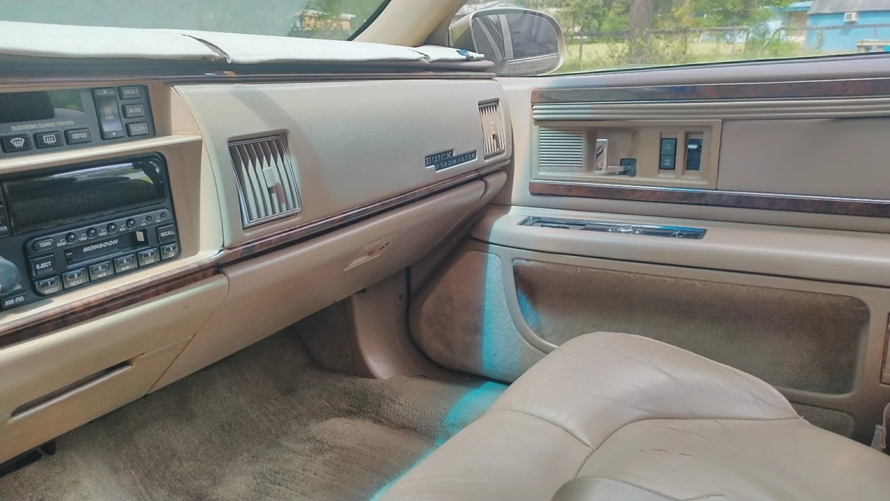1995 Buick Roadmaster - Image 25 of 31