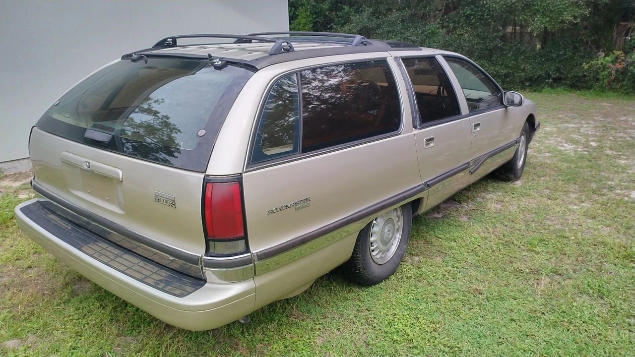 1995 Buick Roadmaster - Image 10 of 31