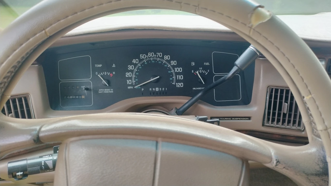 1995 Buick Roadmaster - Image 17 of 31