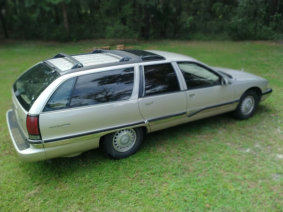 1995 Buick Roadmaster - Image 2 of 31