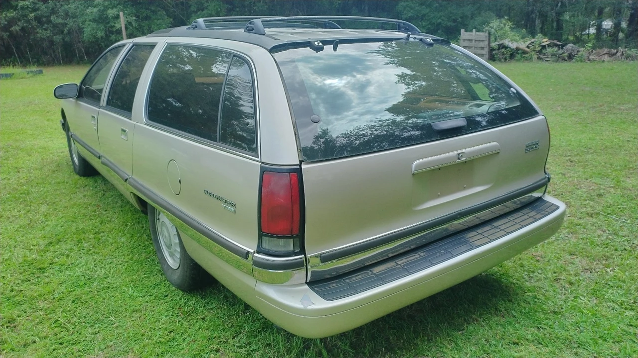1995 Buick Roadmaster - Image 5 of 31