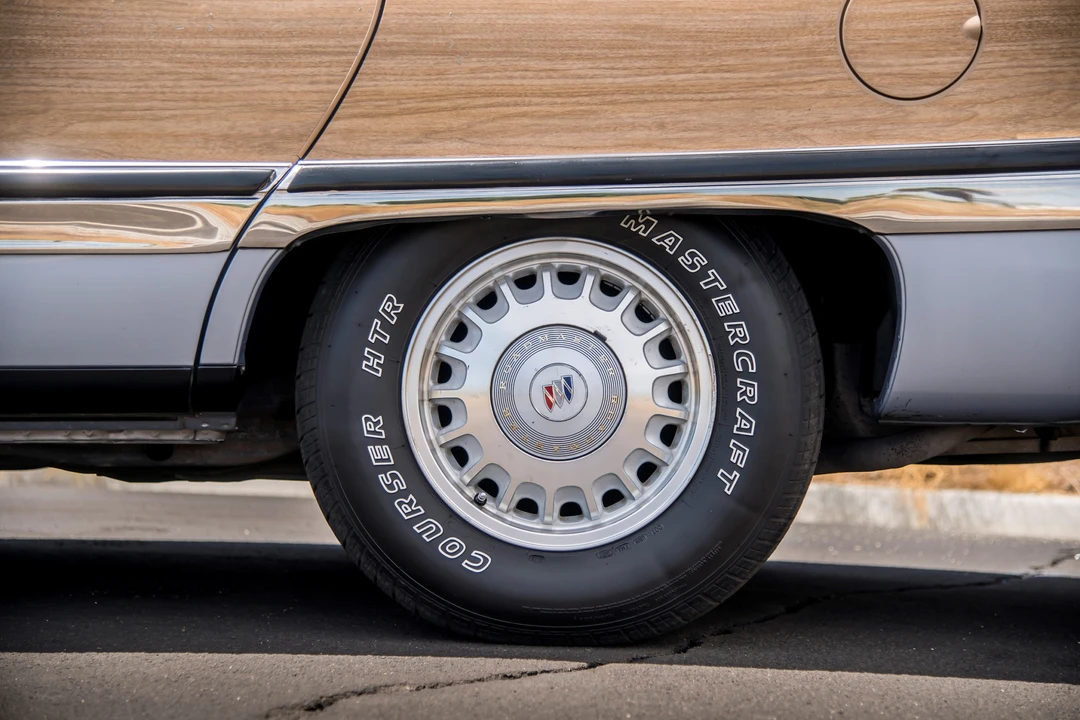 1995 Buick Roadmaster - Image 25 of 31