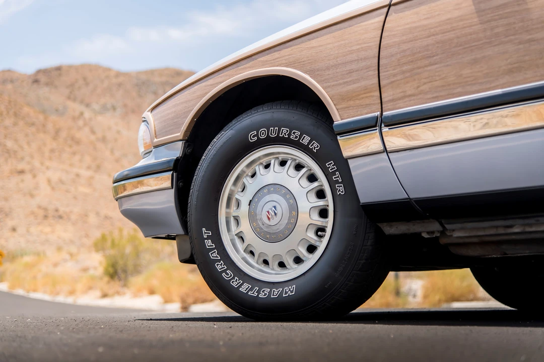 1995 Buick Roadmaster - Image 26 of 31