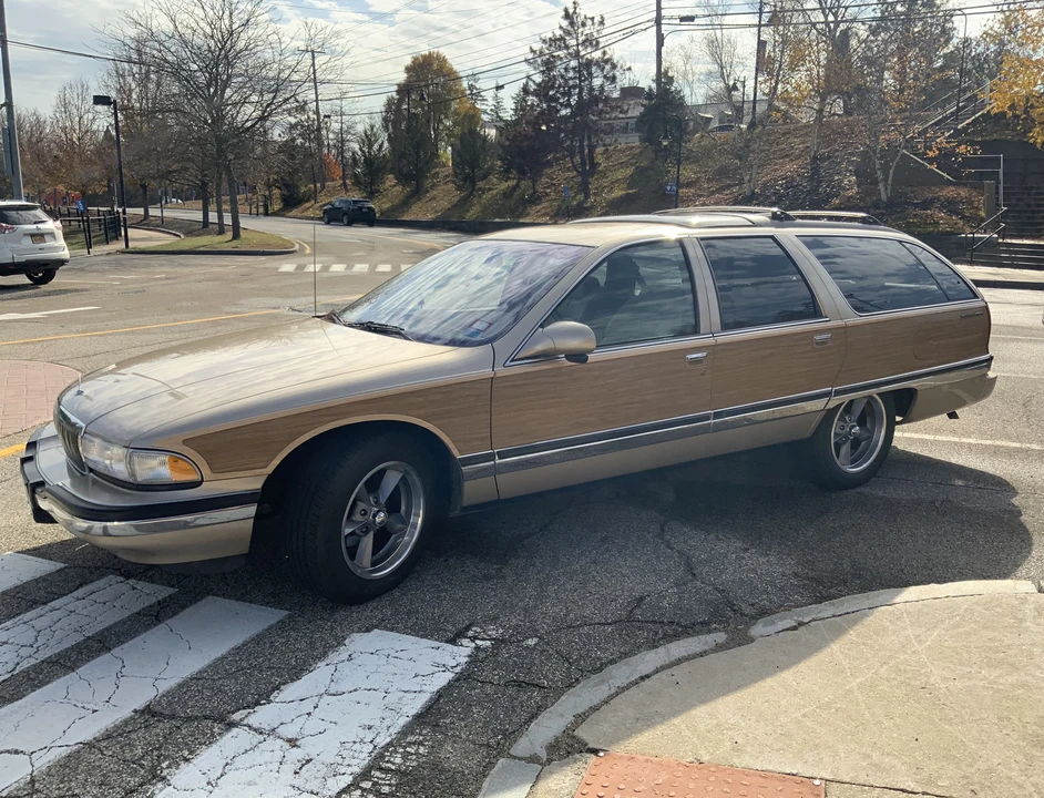 1995 Buick Roadmaster - Image 2 of 31