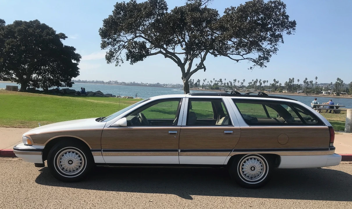 1995 Buick Roadmaster - Image 2 of 31