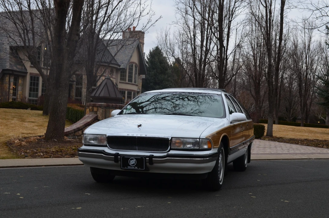 1995 Buick Roadmaster - Image 2 of 31