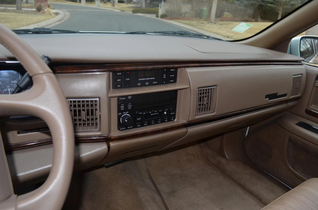 1995 Buick Roadmaster - Image 26 of 31