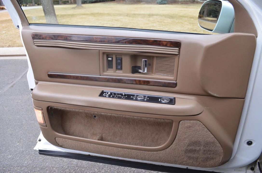 1995 Buick Roadmaster - Image 23 of 31