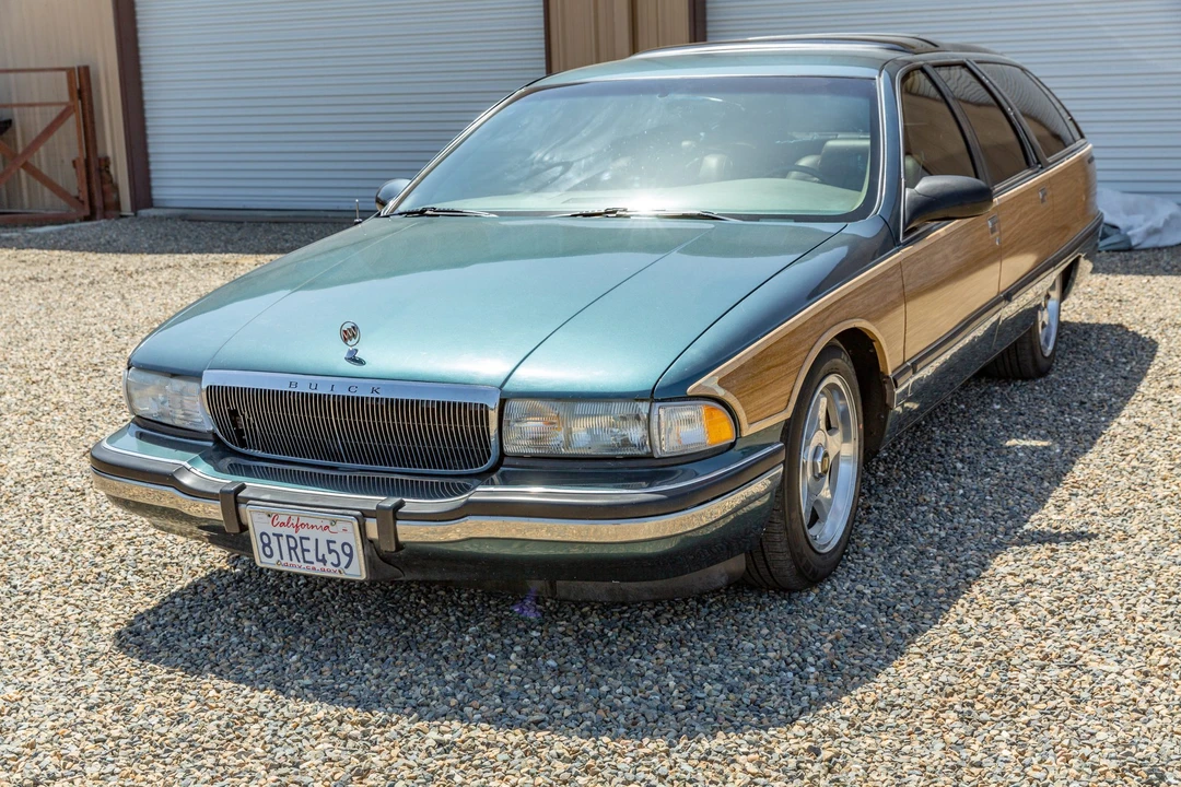 1995 Buick Roadmaster - Image 2 of 31