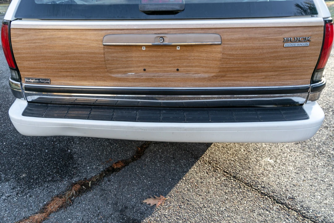 1995 Buick Roadmaster - Image 24 of 31